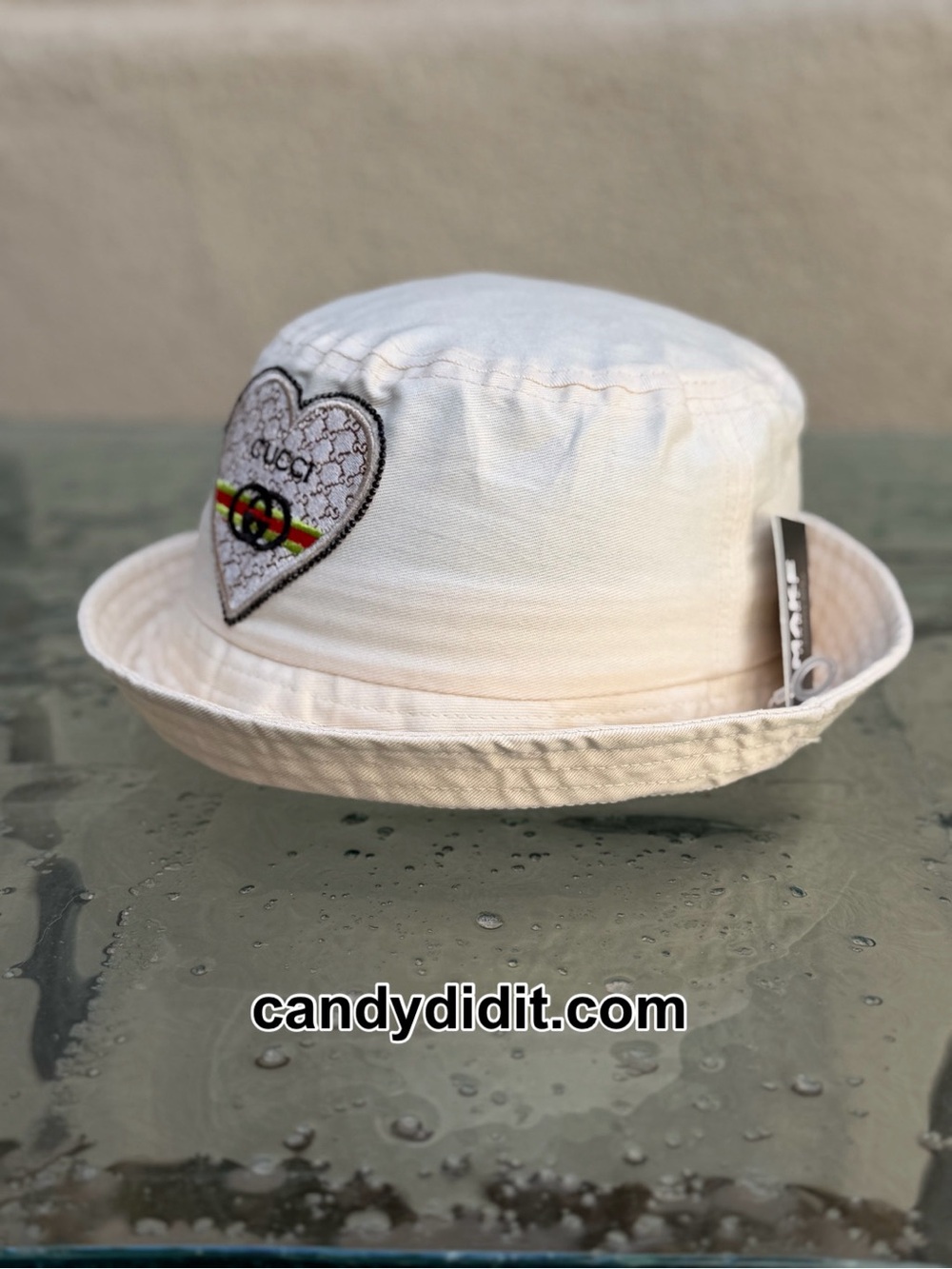 NWT Handmade Gucci Cream Bucket Hat with Heart Logo Patch - Picture 6 of 14